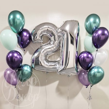 Фонтаны из воздушных шаров с гелием и цифра 21 серебро