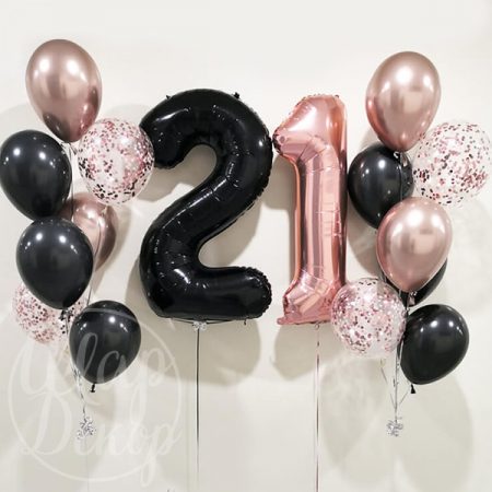 Фонтаны из воздушных шаров с гелием розовое золото и черный с цифрой 21