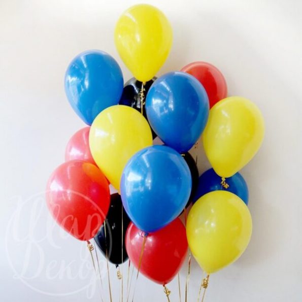 Облако воздушных шаров с гелием синий, желтый и красный пастель